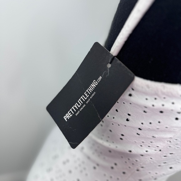 Pretty Little Things White Broderie Cowl Neck Frill Hem Bodycon Dress (sz 6) - Picture 11 of 12